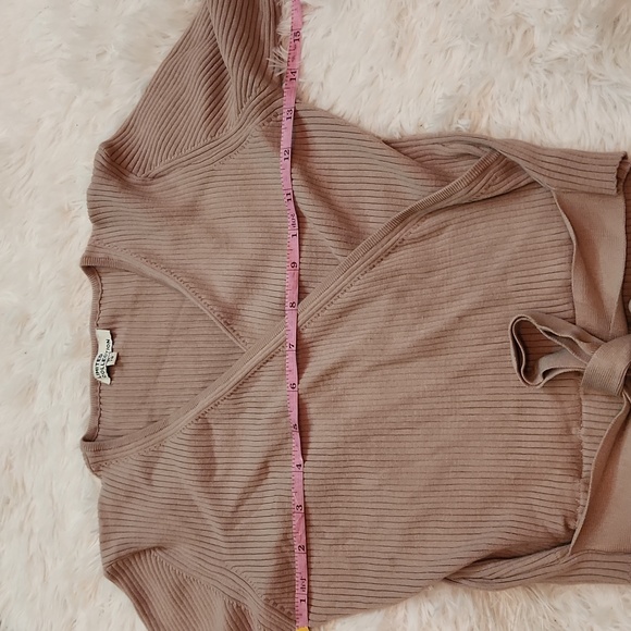 Limited Collection wrap front tan sweater with tie size xl - Picture 5 of 7